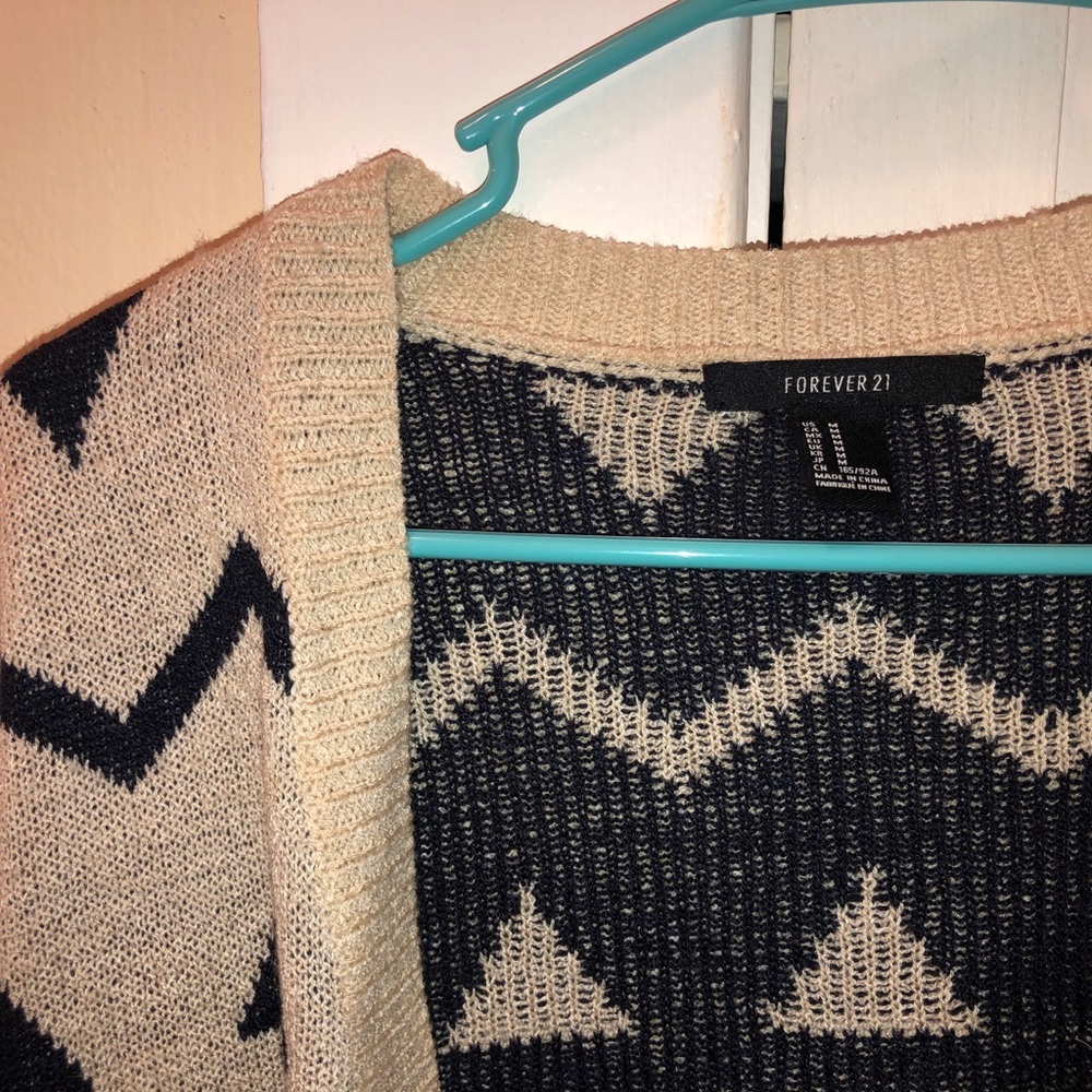 Pattern Cardigan - Picture 2 of 4